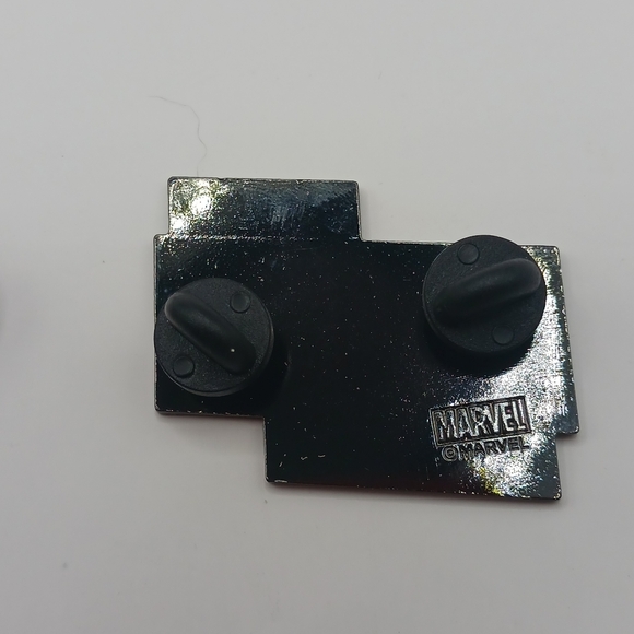 Captain America Marve Shield + Red Skull Pins Lot of 2 New - Picture 5 of 9